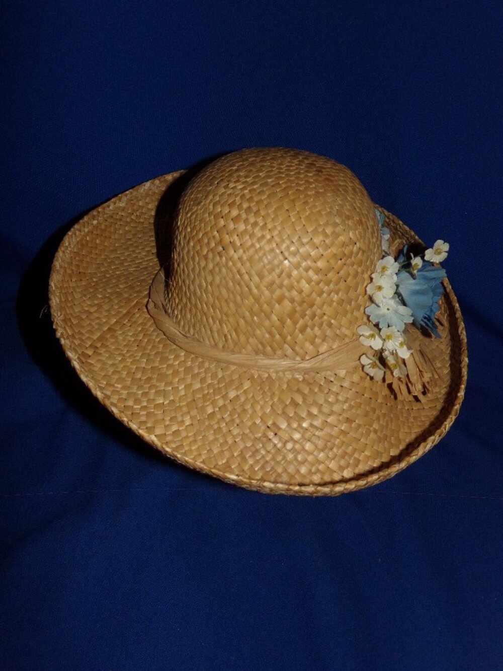 Vintage Lightweight Woven Tan Straw Sun Hat w/ Blue Silk Flower Bunch